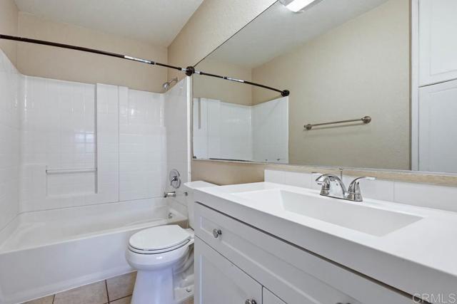 Building Photo - 1025 Estes St