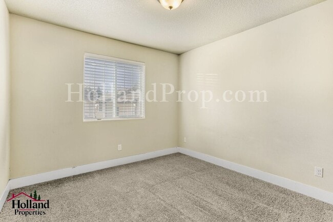 Building Photo - Charming 4-Bedroom Hillsboro Home with Attached Garage and Brand New Carpets!