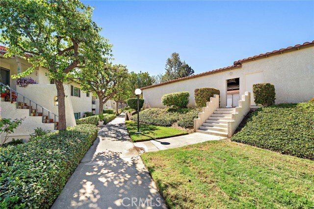 Building Photo - 31654 W Nine Dr
