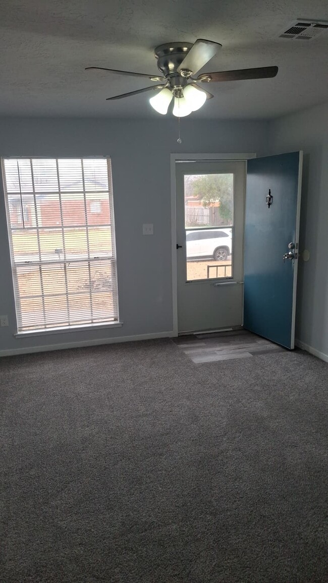 Building Photo - 5830 NW Kinyon Ave