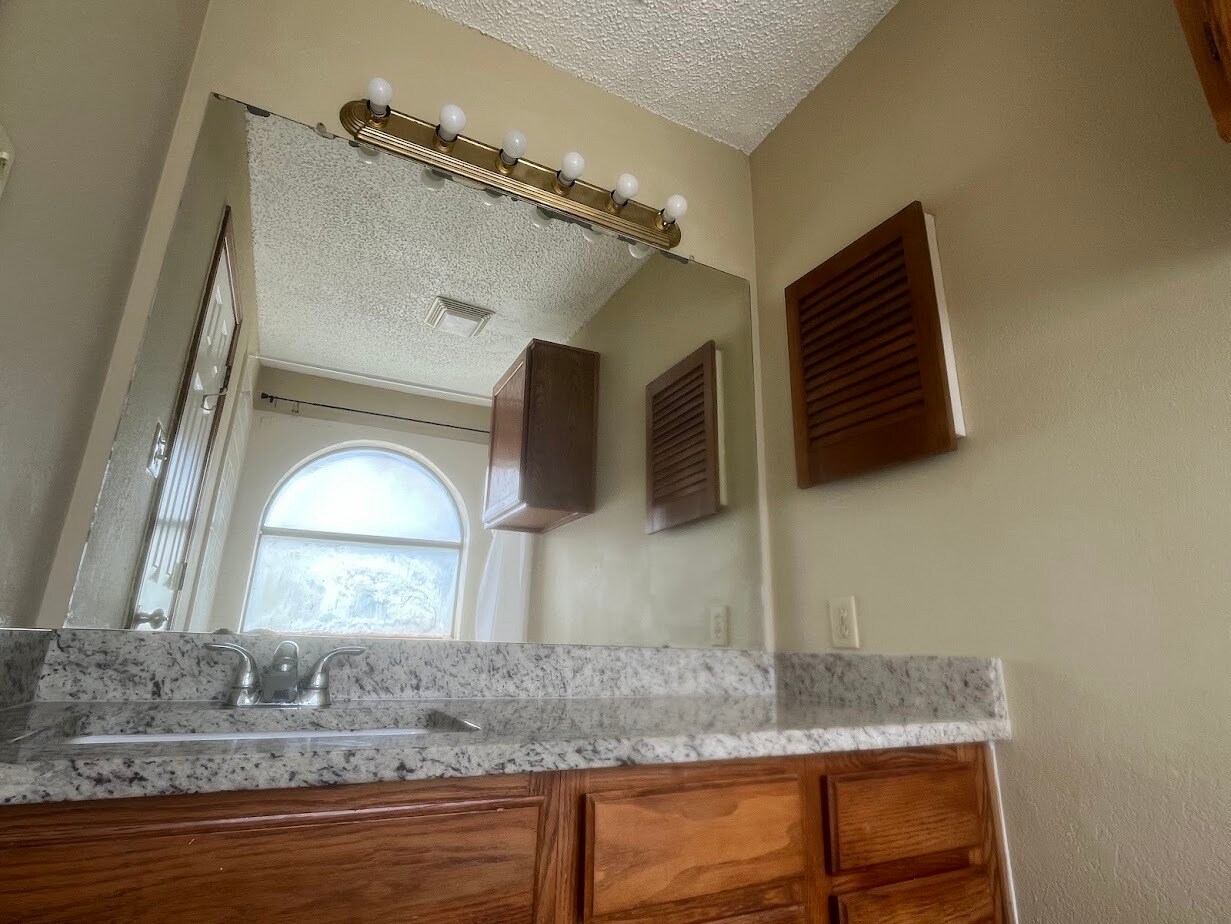 Building Photo - 6108 Abrams Rd