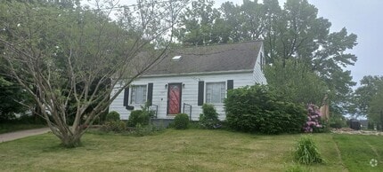 Building Photo - 4 BEDROOM HOME IN MILLCREEK