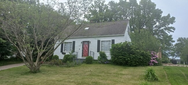Primary Photo - 4 BEDROOM HOME IN MILLCREEK