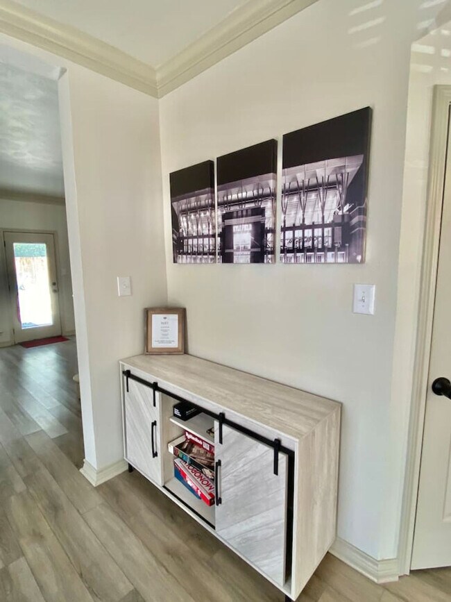 Building Photo - 6206 Cromwell Ct