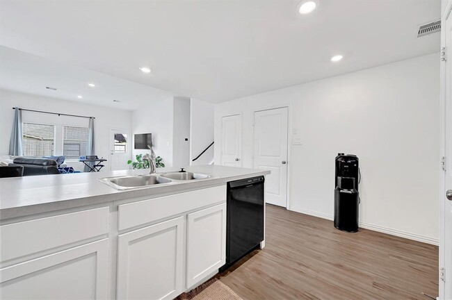 Building Photo - 18122 Rockvine Dr