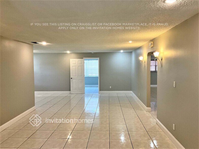 Building Photo - 11600 NW 27th Ct