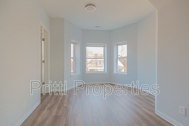 Building Photo - 7432 S Maryland Ave