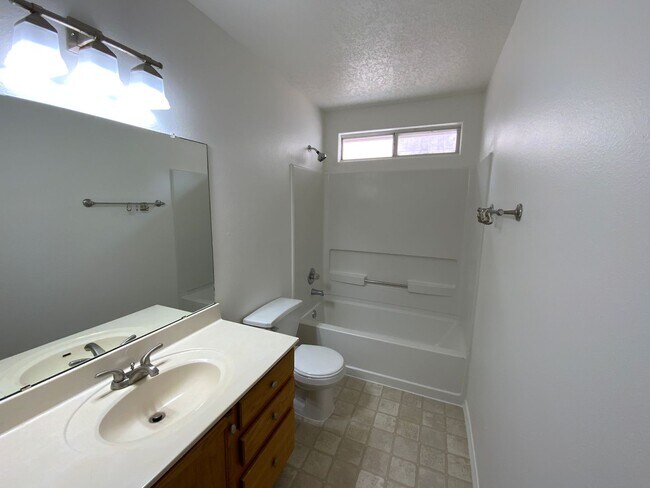 Building Photo - 3 Bedroom Single Story Home Available Near...