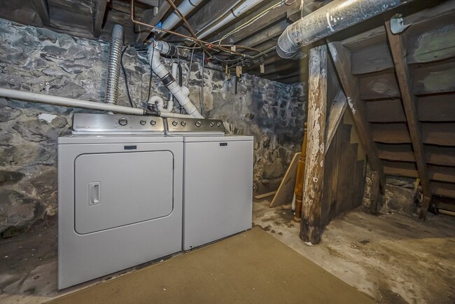 Building Photo - 16 Oak Grove Terrace