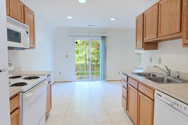 Building Photo - 119 Waterbury Ct