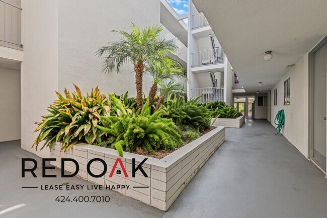 Building Photo - 1033 3rd St