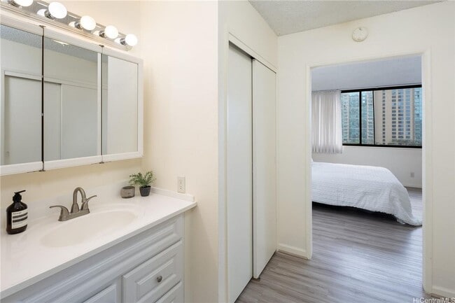 Building Photo - Kukui Plaza Ewa Tower - 1 bedroom 1 bath with 1 assigned parking