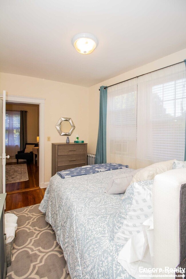 Building Photo - 191 Kent St