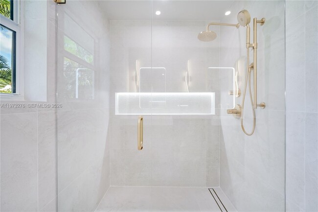 Building Photo - 600 San Antonio Ave