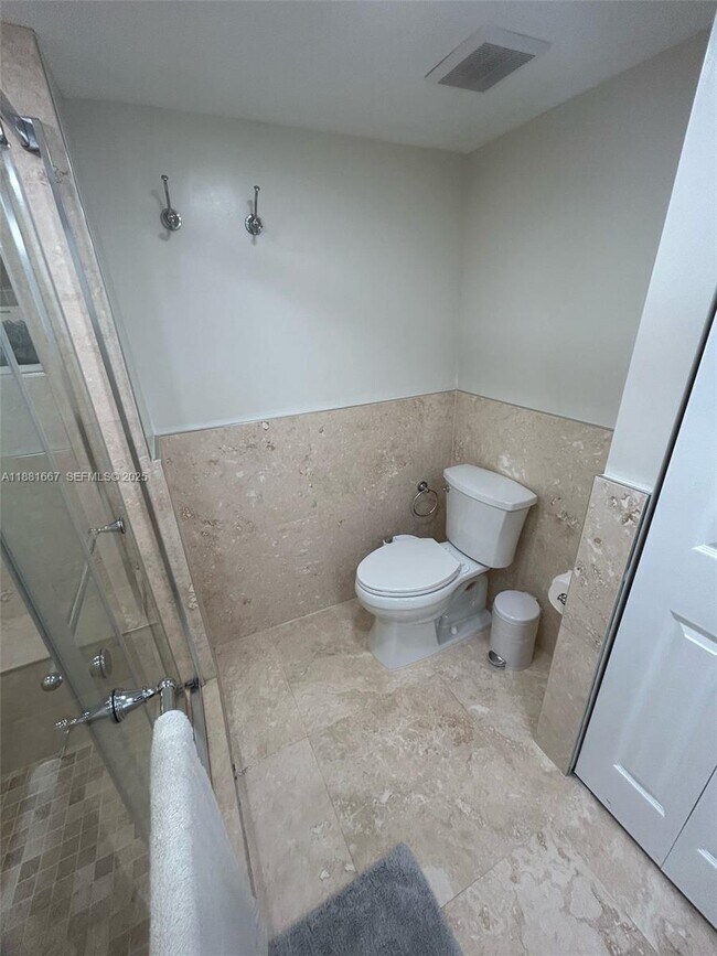 Building Photo - 4000 NE 168th St