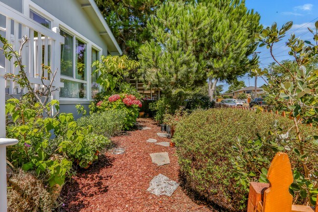 Building Photo - 617 Liberty St