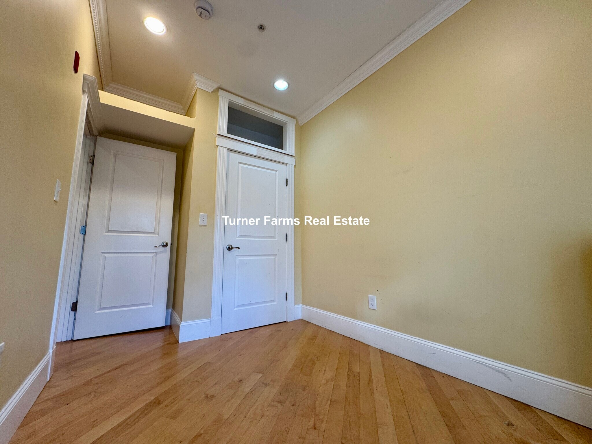 Building Photo - 156 Magazine St