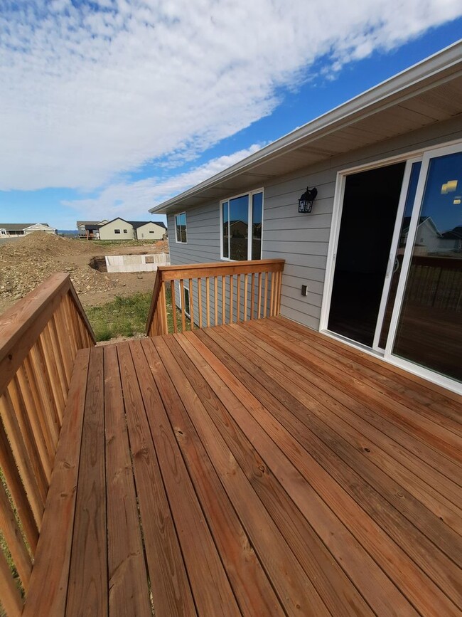 Building Photo - 4 BED | 3 BATH | SINGLE-FAMILY | DOUBLE GA...