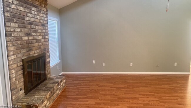 Building Photo - 3700 Dauphine Ct