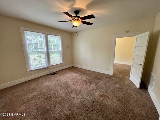 Building Photo - 3219 23rd Ave