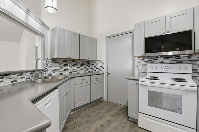 Building Photo - 6315 Forest Village