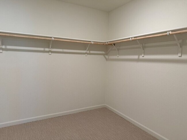 Building Photo - Newer 4 Bed / 2.5 Bath Home in Spring Lake | Owned Solar | Prime Location