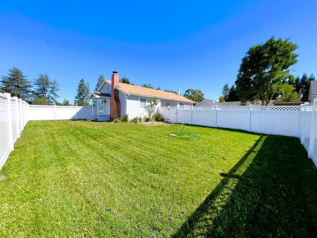 Building Photo - 5250 Whispering Creek Dr