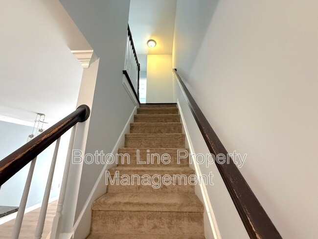Building Photo - 1218 Green Oaks Ln