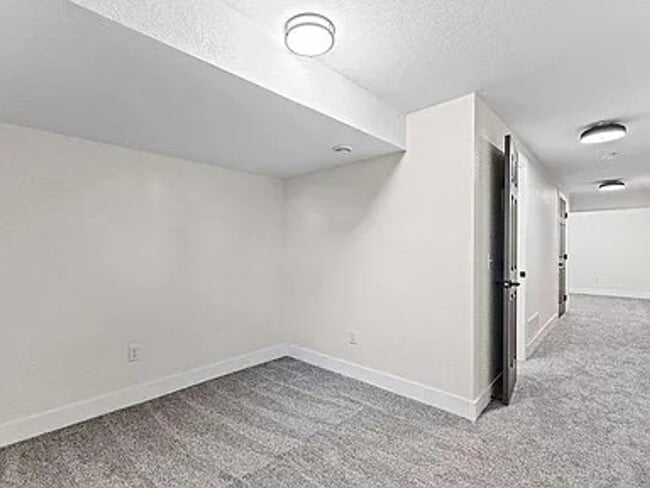 Building Photo - 252-254