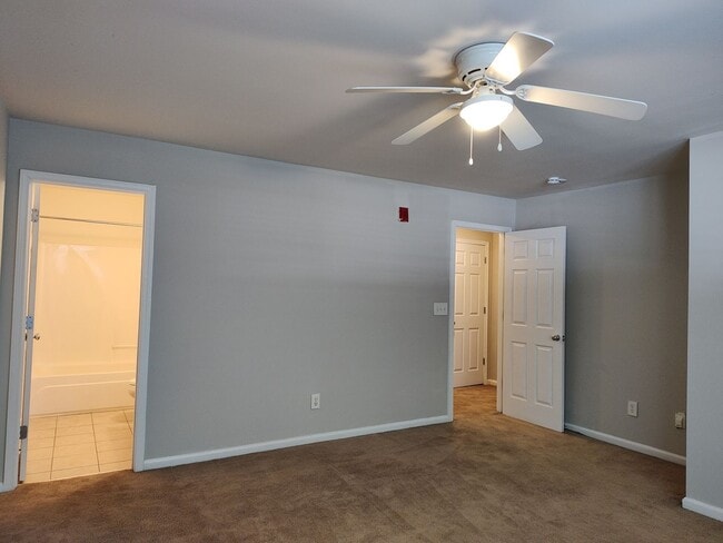 Building Photo - Move in Ready Condo located in The Renaiss...