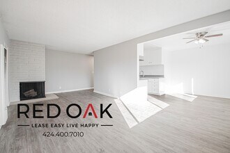 Building Photo - 12737 Moorpark St