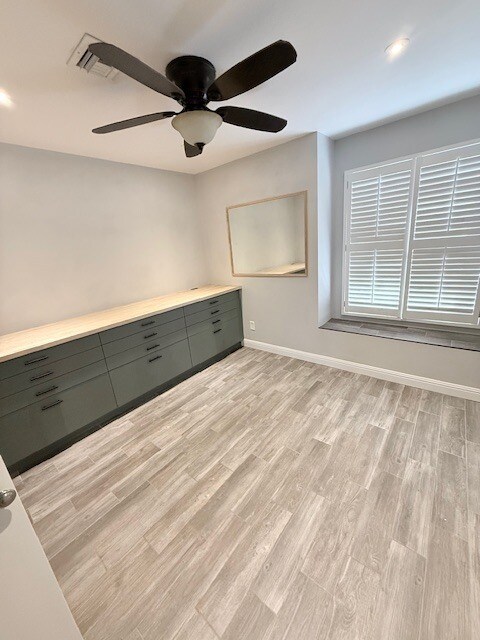 Building Photo - FOR RENT