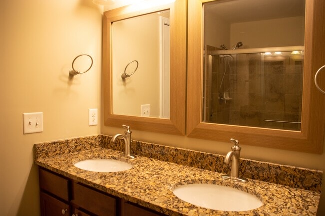 Building Photo - 122 Tuftin Dr