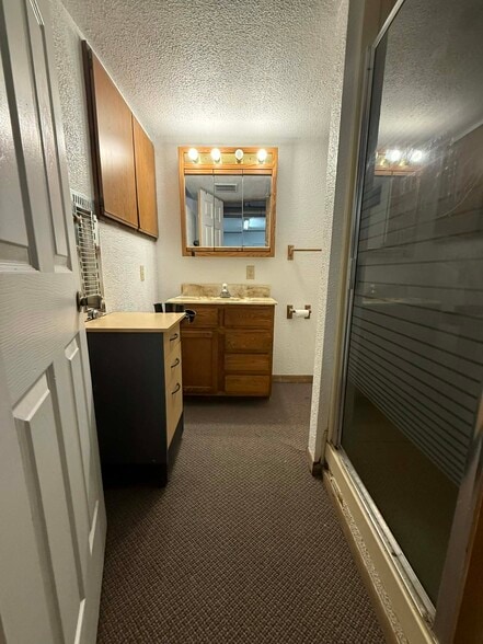 Building Photo - 4831 Ridge Rd