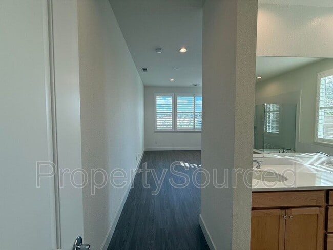 Building Photo - 1136 Crescent Ave