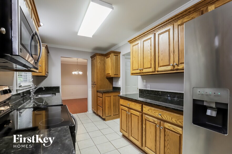 Building Photo - 2440 Thompson Mill Rd