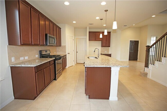 Building Photo - 15912 Cessida St