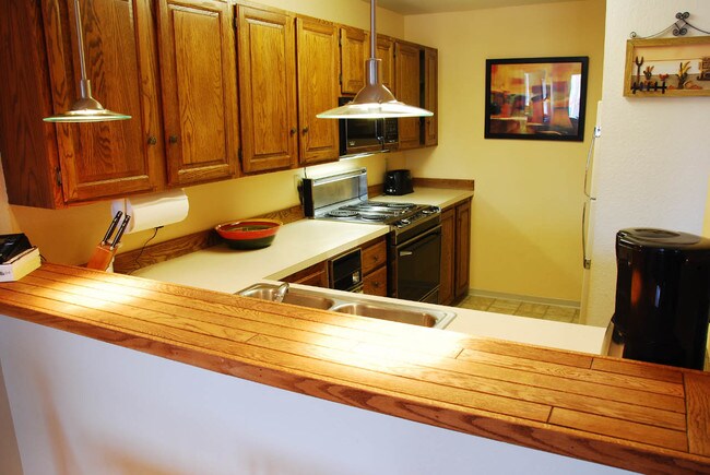 Building Photo - Walt Pease & Associates Corporate Rentals