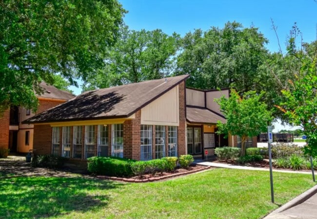 Primary Photo - 3025 Waller St