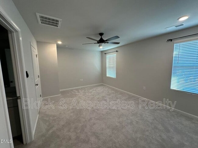 Building Photo - 608 Gimari Dr