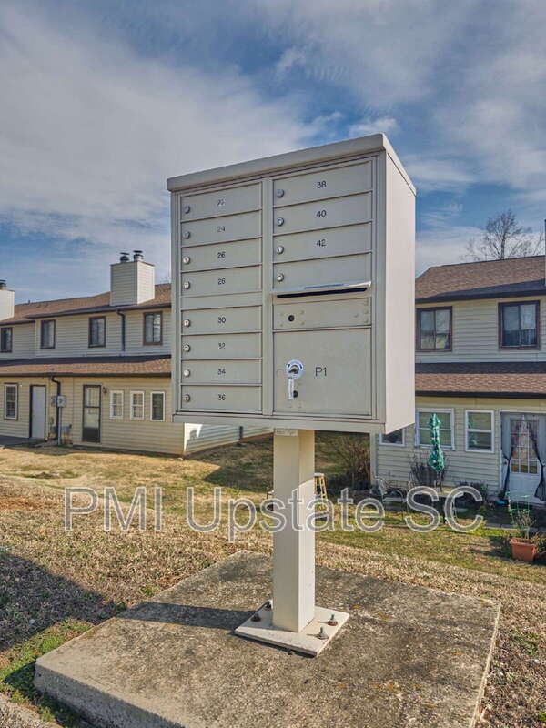 Building Photo - 100 Buttercup Way