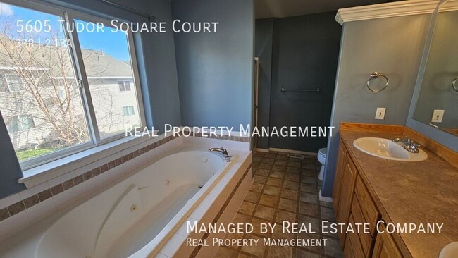 Building Photo - 5605 Tudor Square Ct