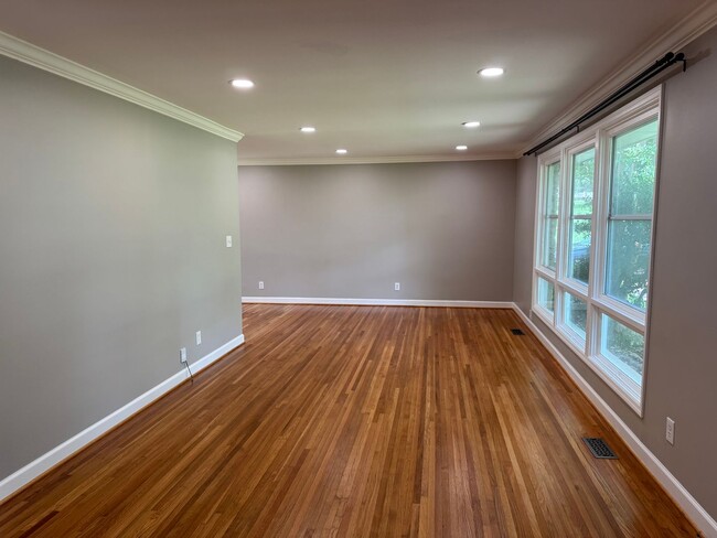 Building Photo - 5015 Manuel Dr