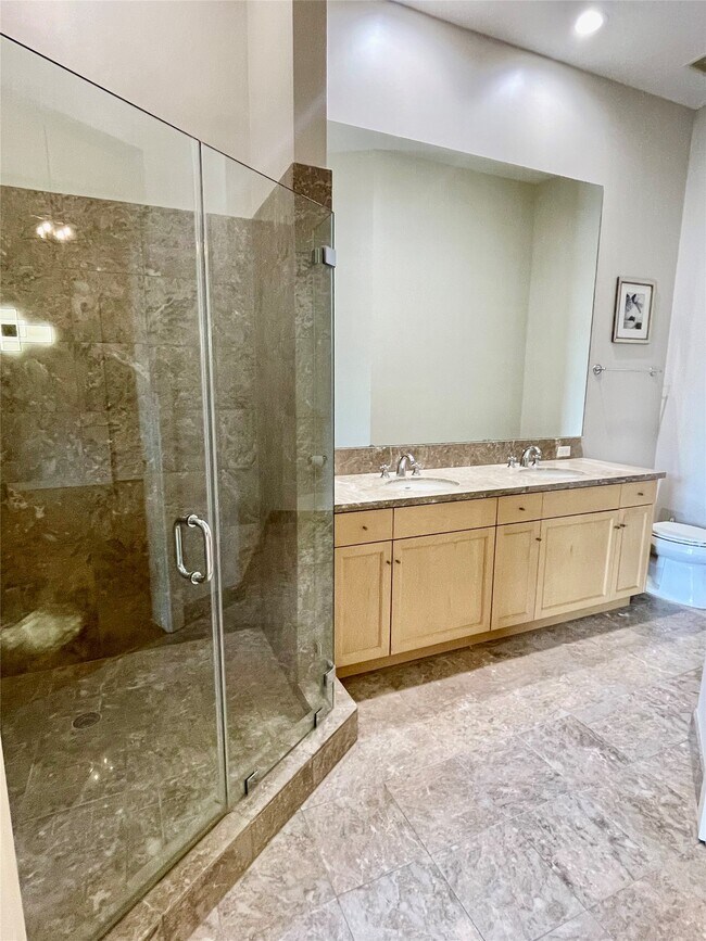 Building Photo - 5005 Hidalgo St