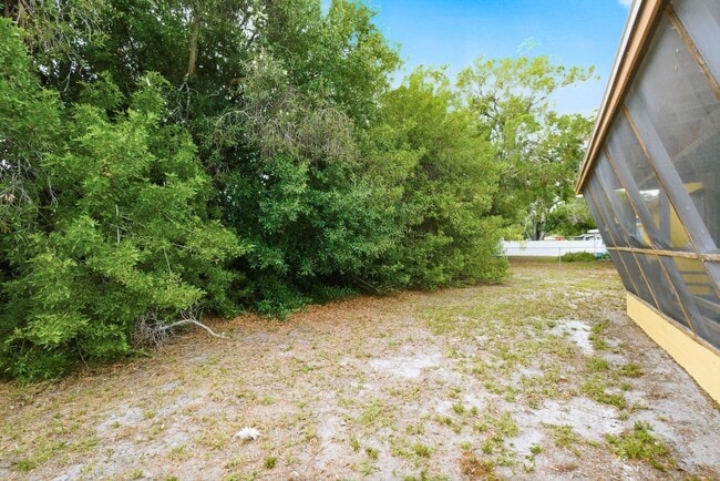 Building Photo - Remodeled 3/1 Home
