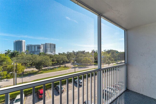 Building Photo - 16851 NE 23rd Ave