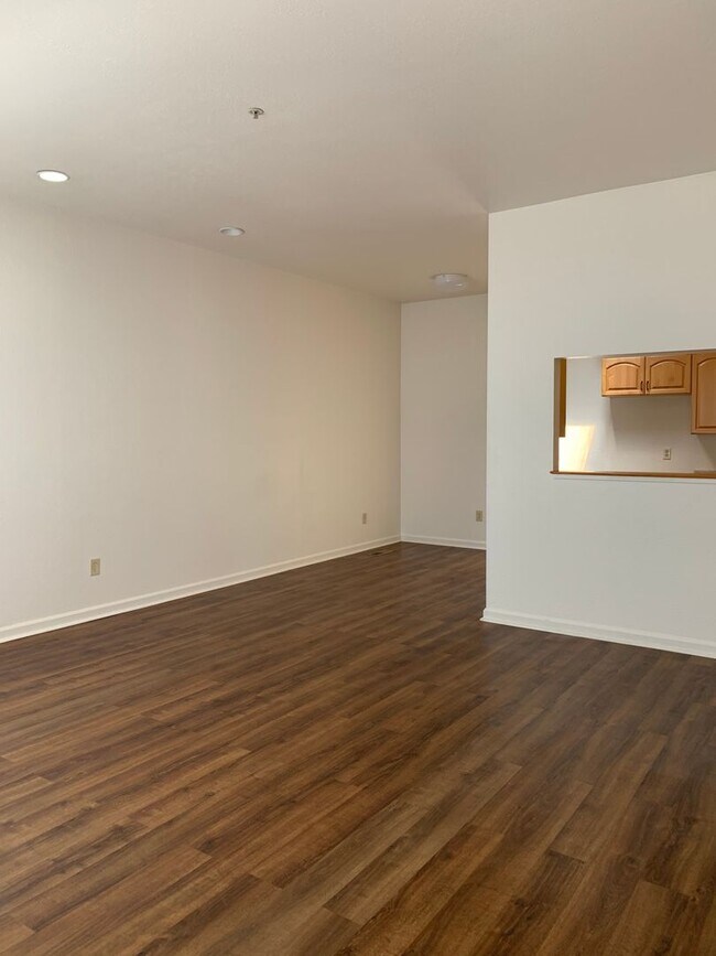Building Photo - 555 Broadway Ave