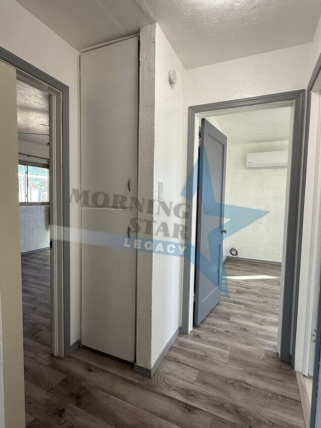 Building Photo - Sweet 2 Bedroom Home - Available Now!