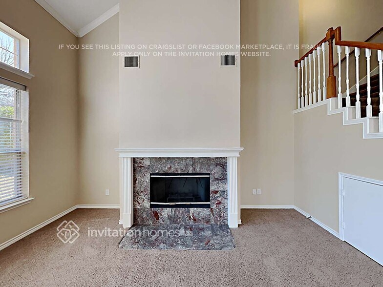 Building Photo - 2 Devon Ct