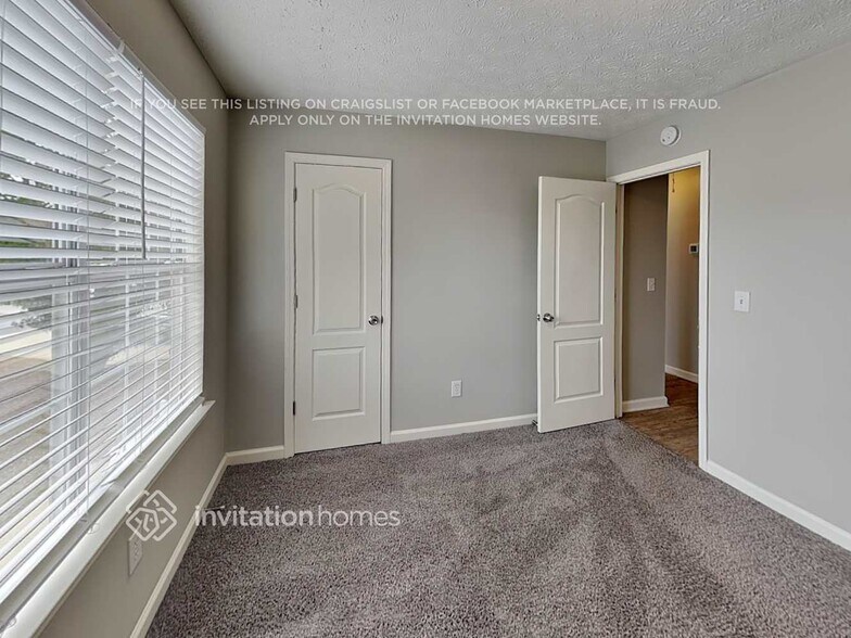 Building Photo - 821 Lorraine Ln